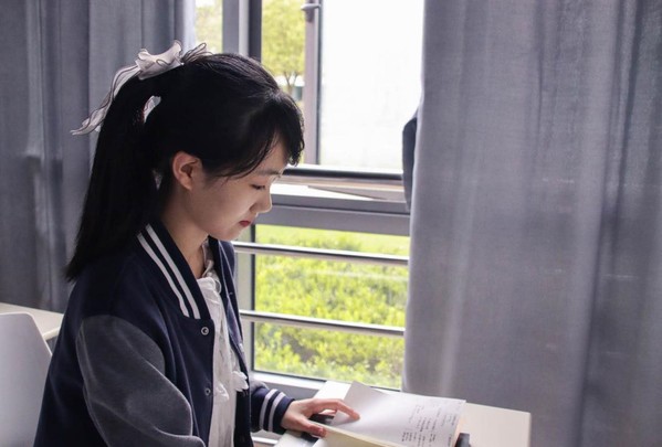 2018级汉语言文学专业朱逸菲小身板蕴藏着大能量,我努力追求自身的