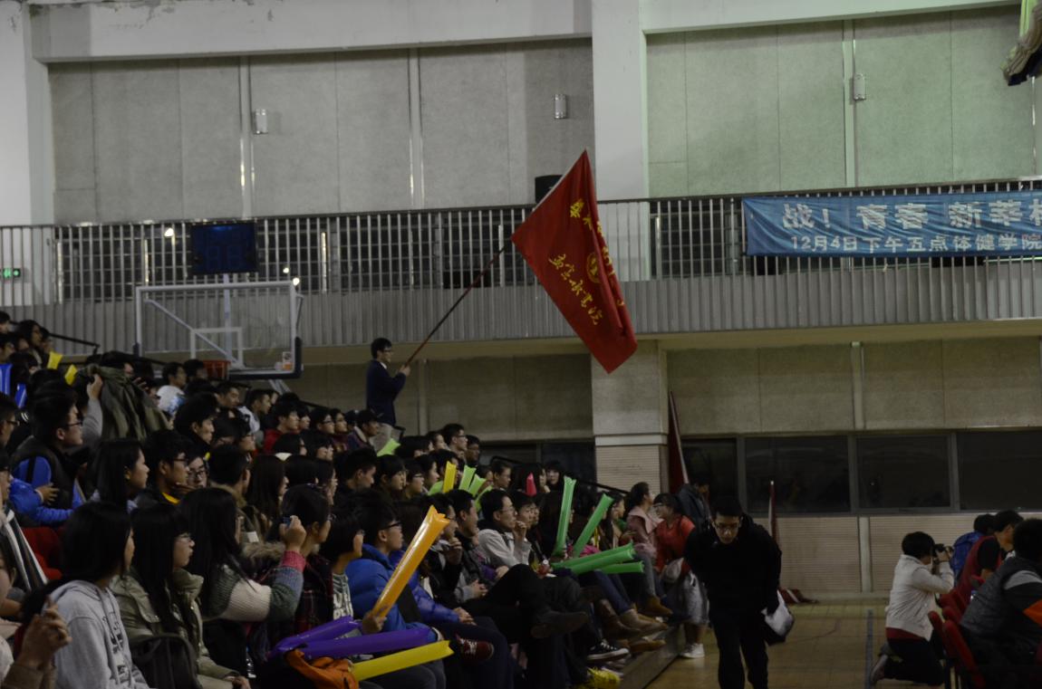 赛前座无虚席