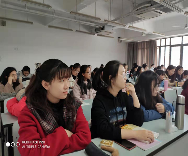 同学们十分认同叶老师对于爱情的看法