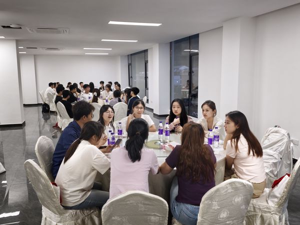 7圆桌会谈学生组.jpg