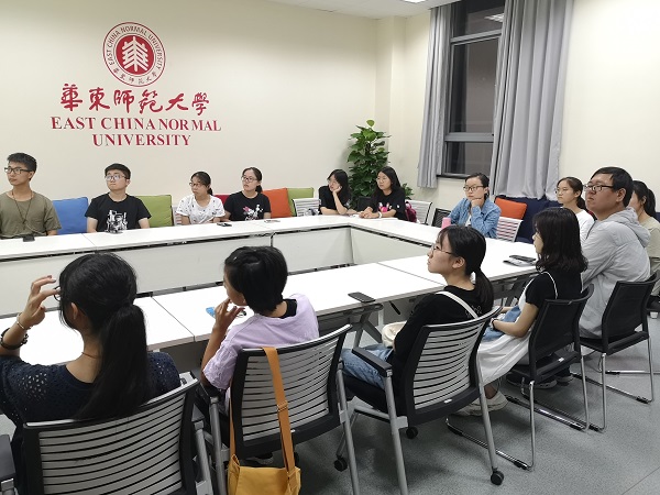社员们陆续到场